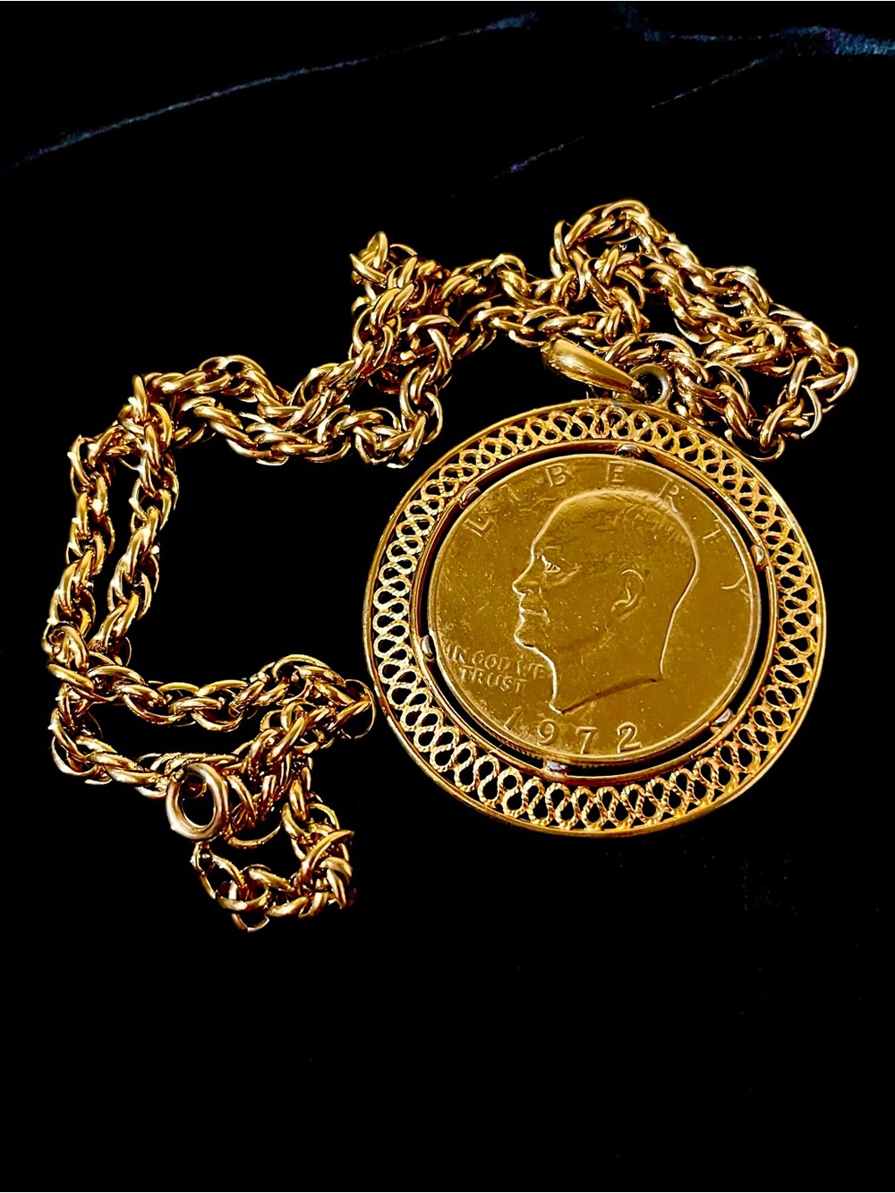 Vintage 1972 Eisenhower Dollar Coin Gold Tone Chain Necklace⁠